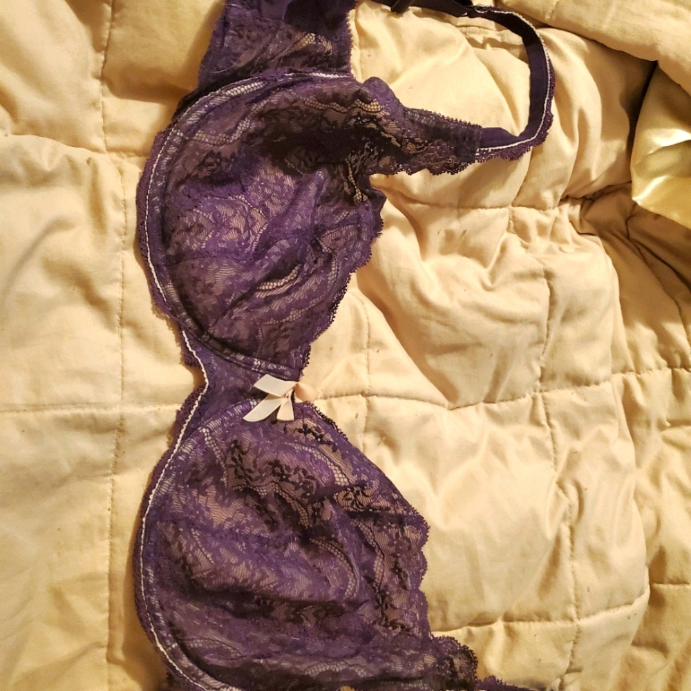 Ell McPherson bra